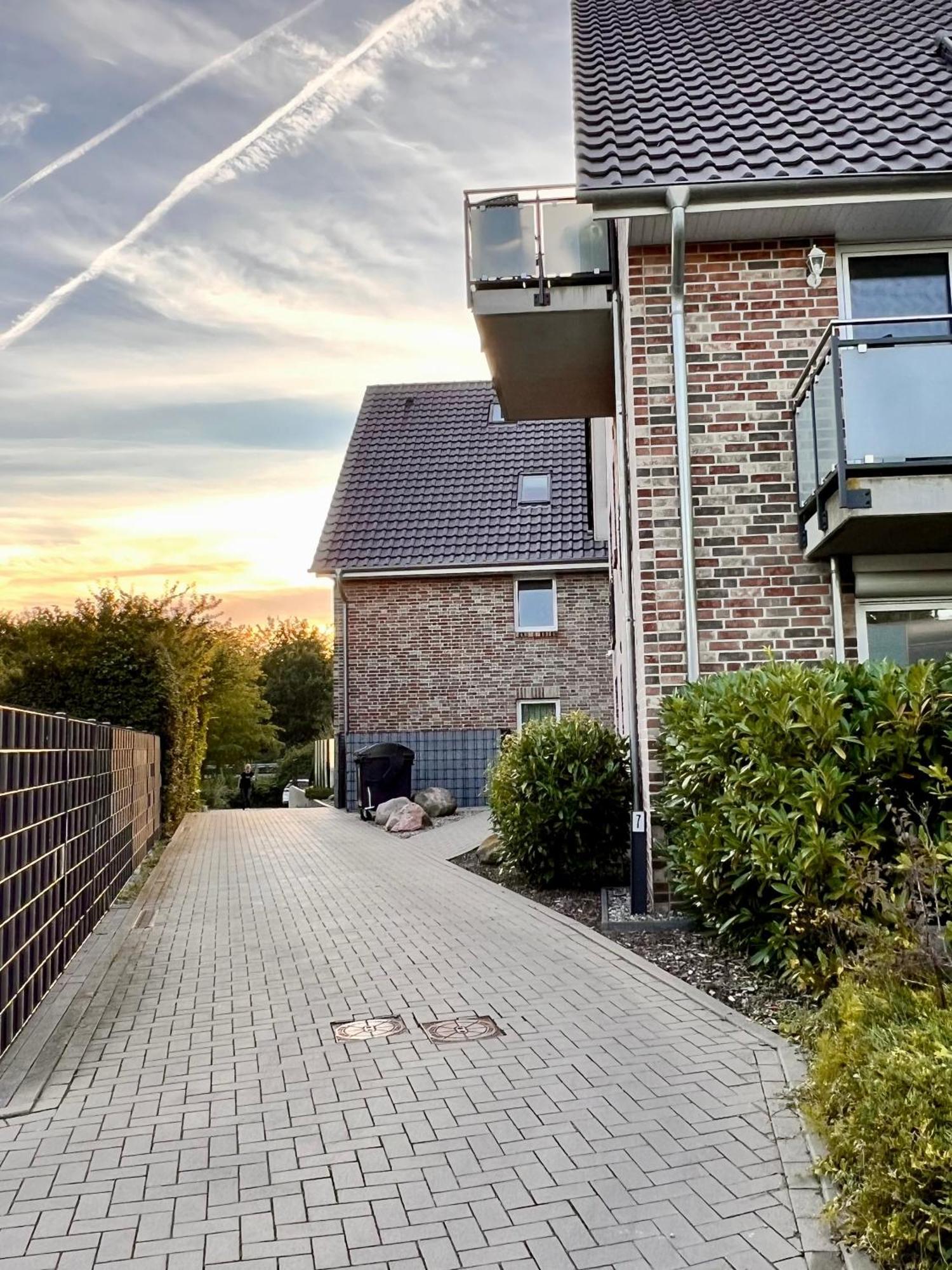 Kleine Auszeit -- Inklusive Parkplatz & Wifi, Geschirrspueler, Waschmaschine & Terrasse Mit Strandkorb -- Perfekt Fuer Urlaub & Business Scharbeutz Esterno foto