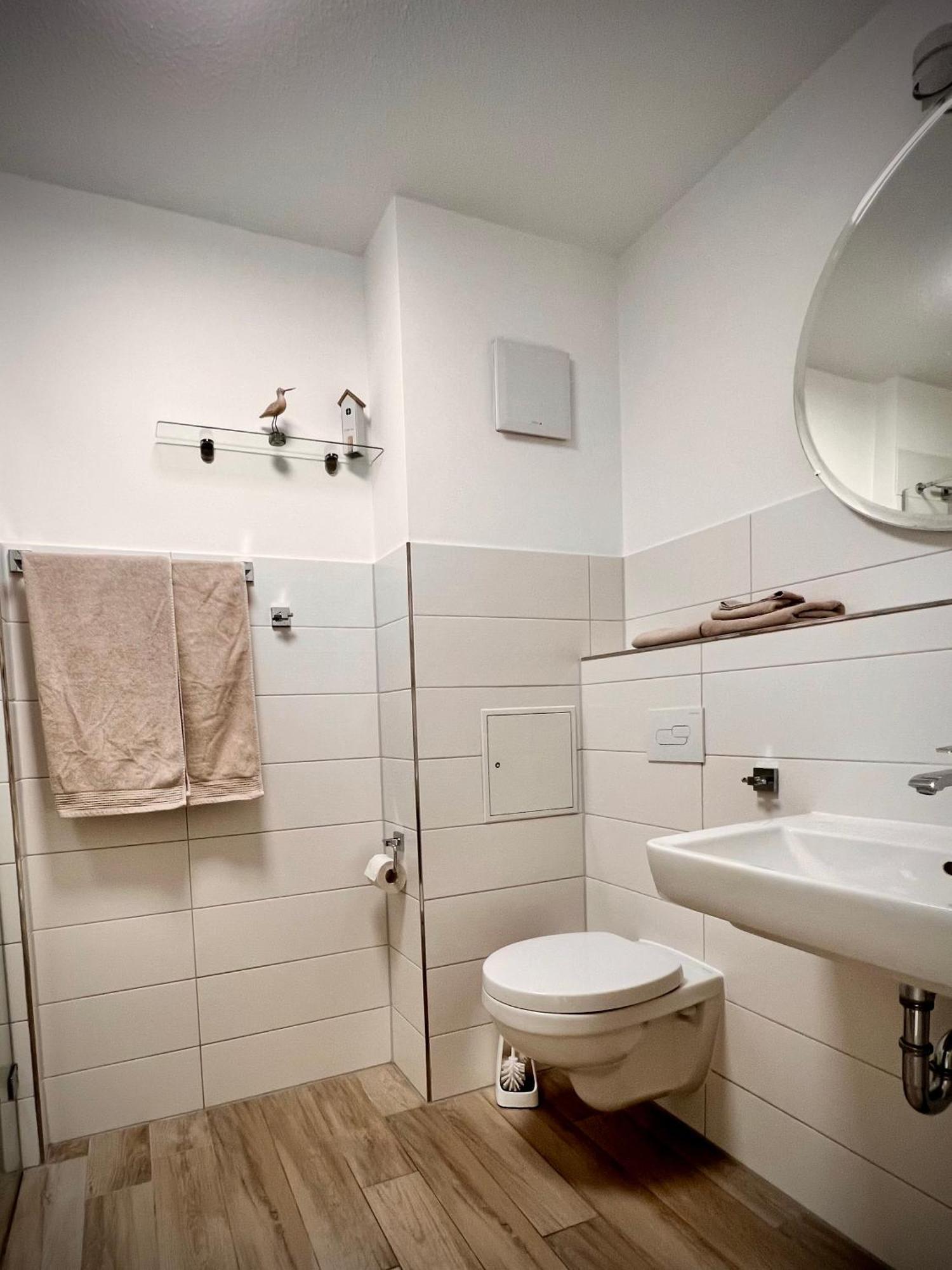 Kleine Auszeit -- Inklusive Parkplatz & Wifi, Geschirrspueler, Waschmaschine & Terrasse Mit Strandkorb -- Perfekt Fuer Urlaub & Business Scharbeutz Esterno foto