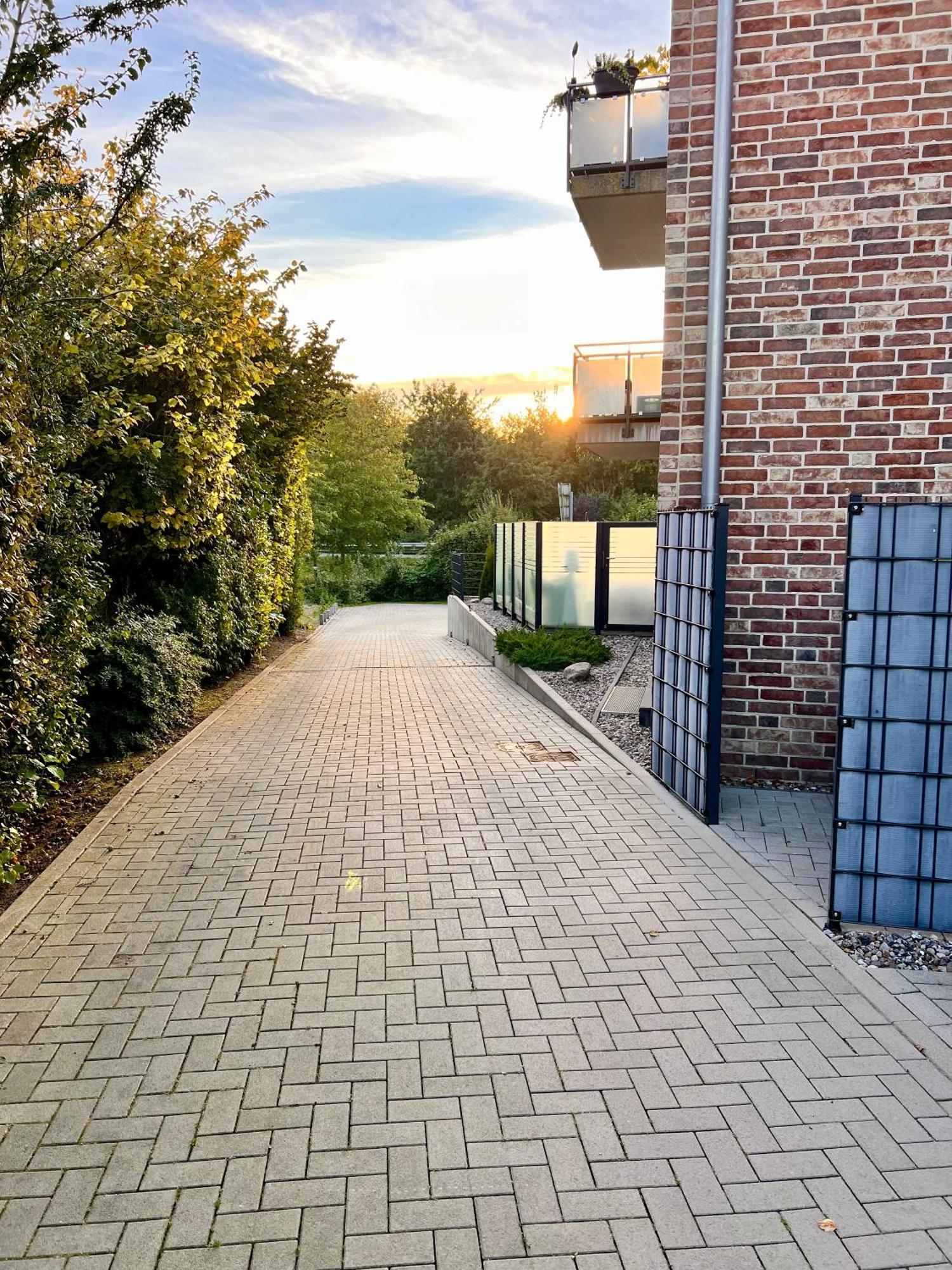 Kleine Auszeit -- Inklusive Parkplatz & Wifi, Geschirrspueler, Waschmaschine & Terrasse Mit Strandkorb -- Perfekt Fuer Urlaub & Business Scharbeutz Esterno foto